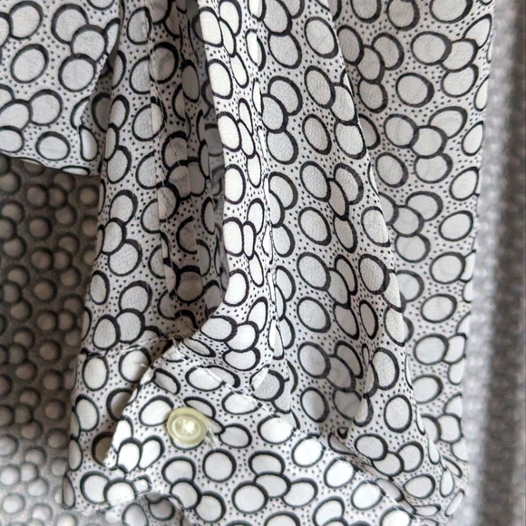 Ann Taylor Black and White Patterned Blouse Size XXL - Picture 3 of 5